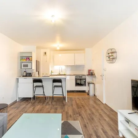Guestready - Spacious & Bright 2Br Flat In Creteil Parking Included Кретей